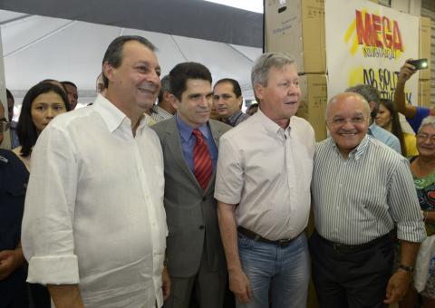 Omar destaca vigor do comércio amazonense